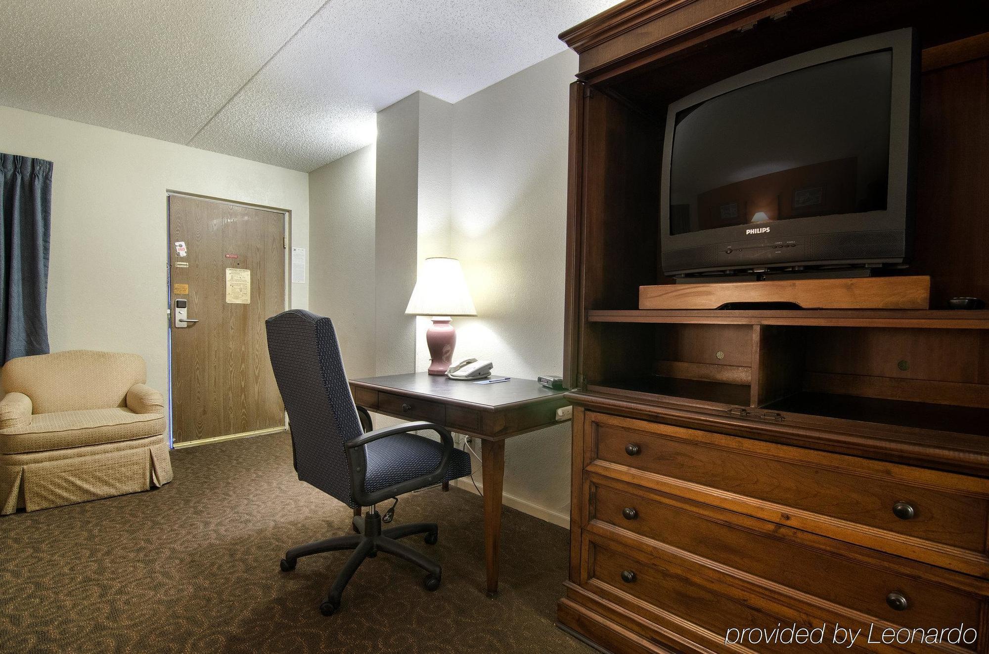 America'S Best Inn And Suites אמפוריה מראה חיצוני תמונה