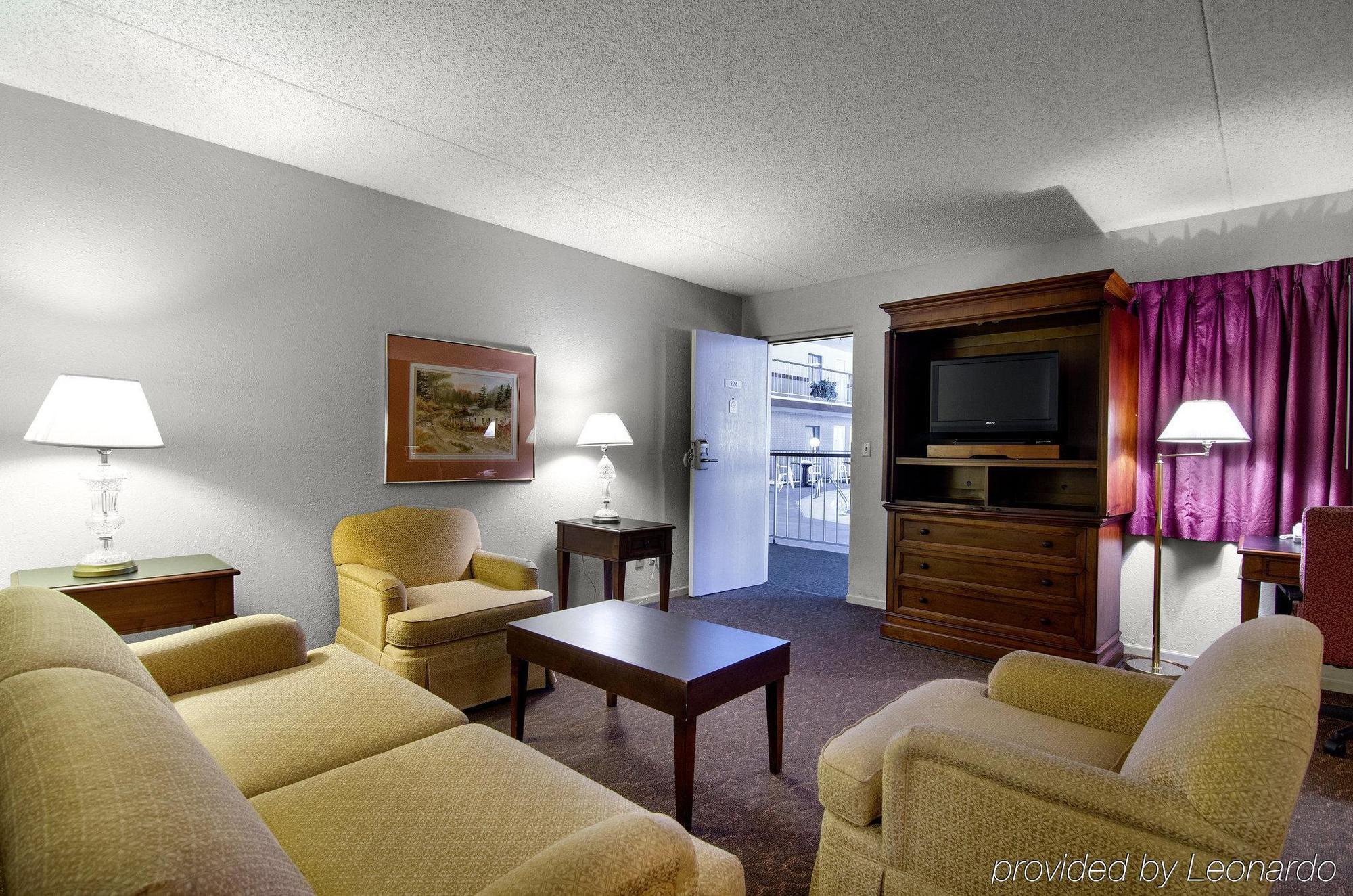 America'S Best Inn And Suites אמפוריה מראה חיצוני תמונה
