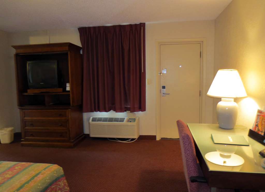 America'S Best Inn And Suites אמפוריה חדר תמונה