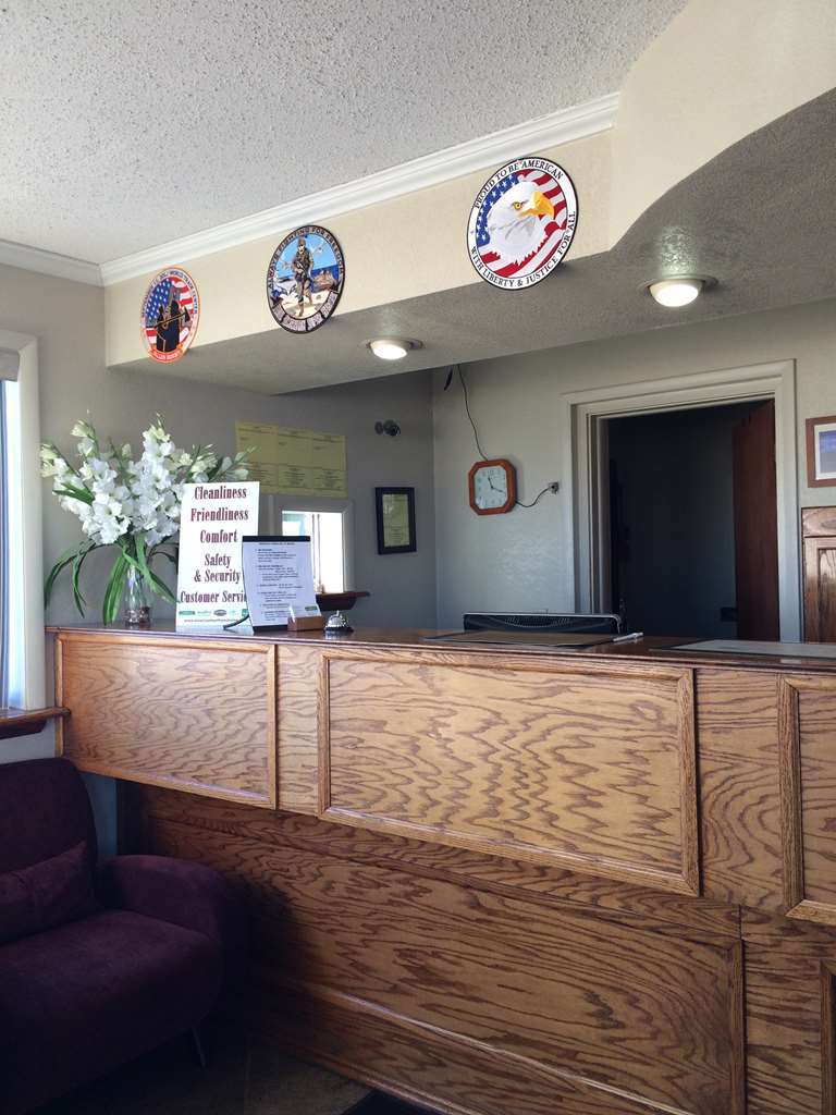 America'S Best Inn And Suites אמפוריה מראה פנימי תמונה