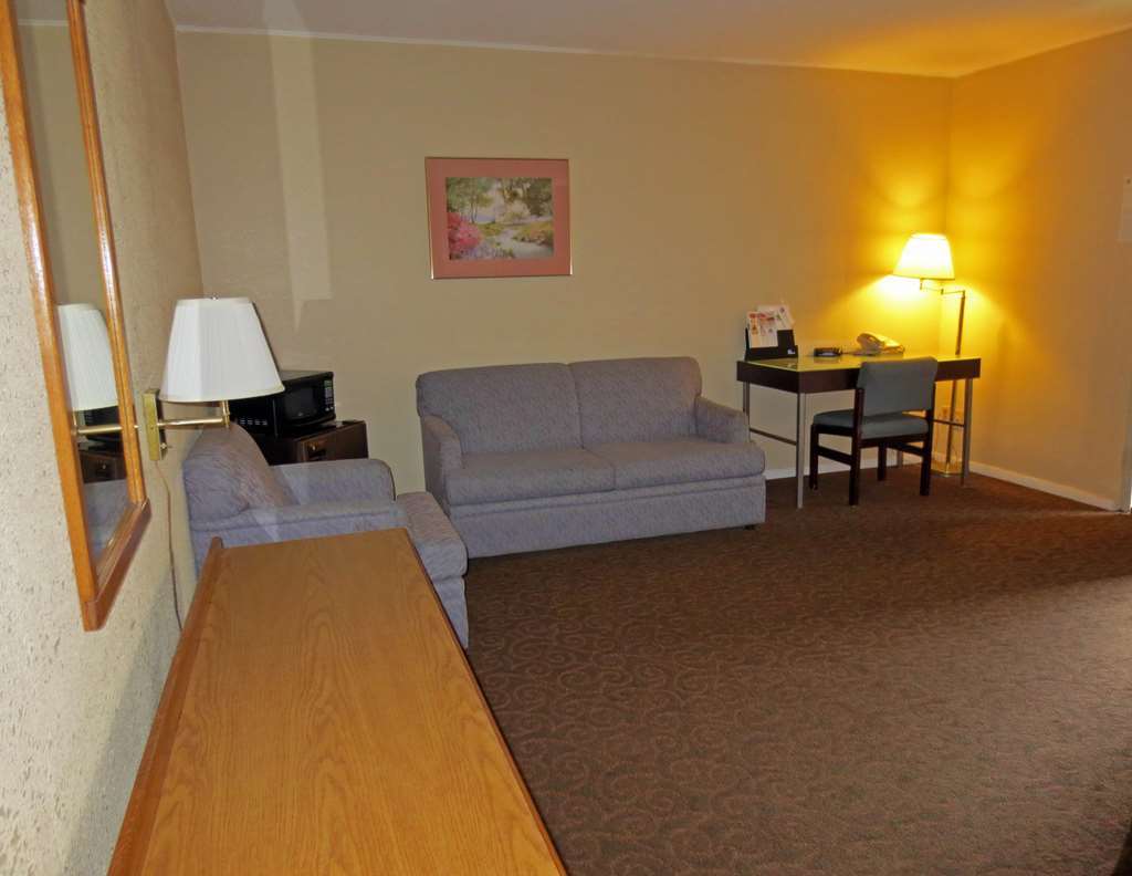 America'S Best Inn And Suites אמפוריה חדר תמונה