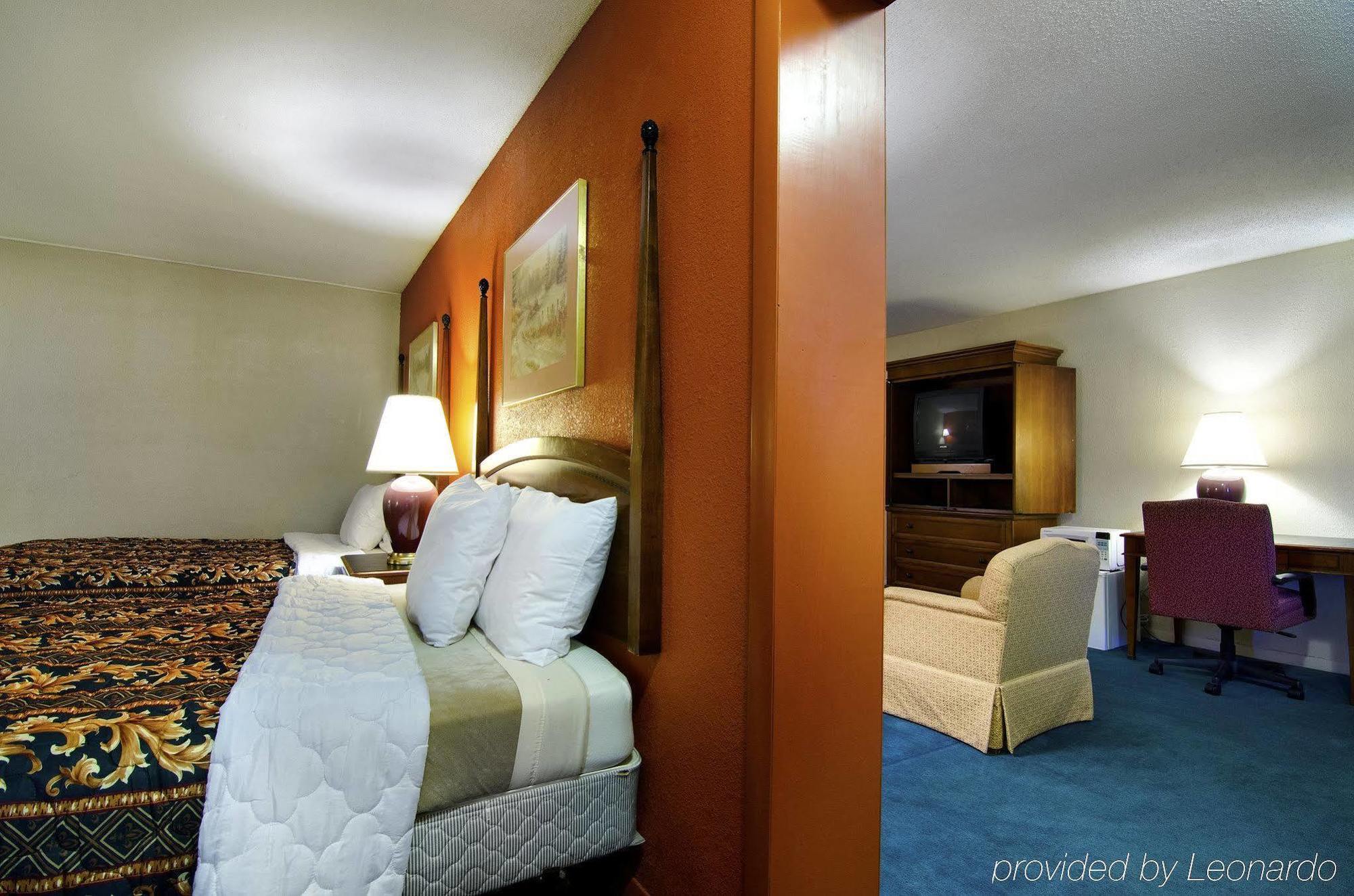 America'S Best Inn And Suites אמפוריה מראה חיצוני תמונה
