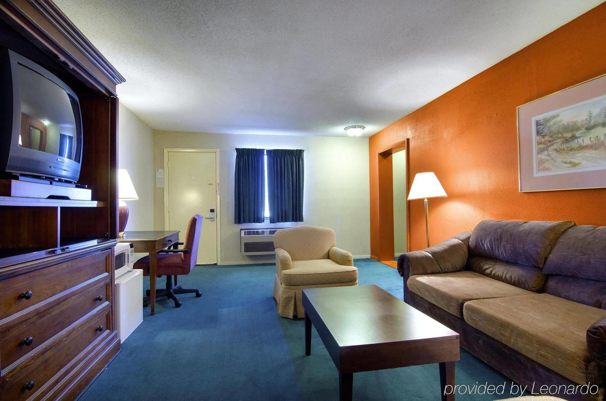 America'S Best Inn And Suites אמפוריה מראה חיצוני תמונה