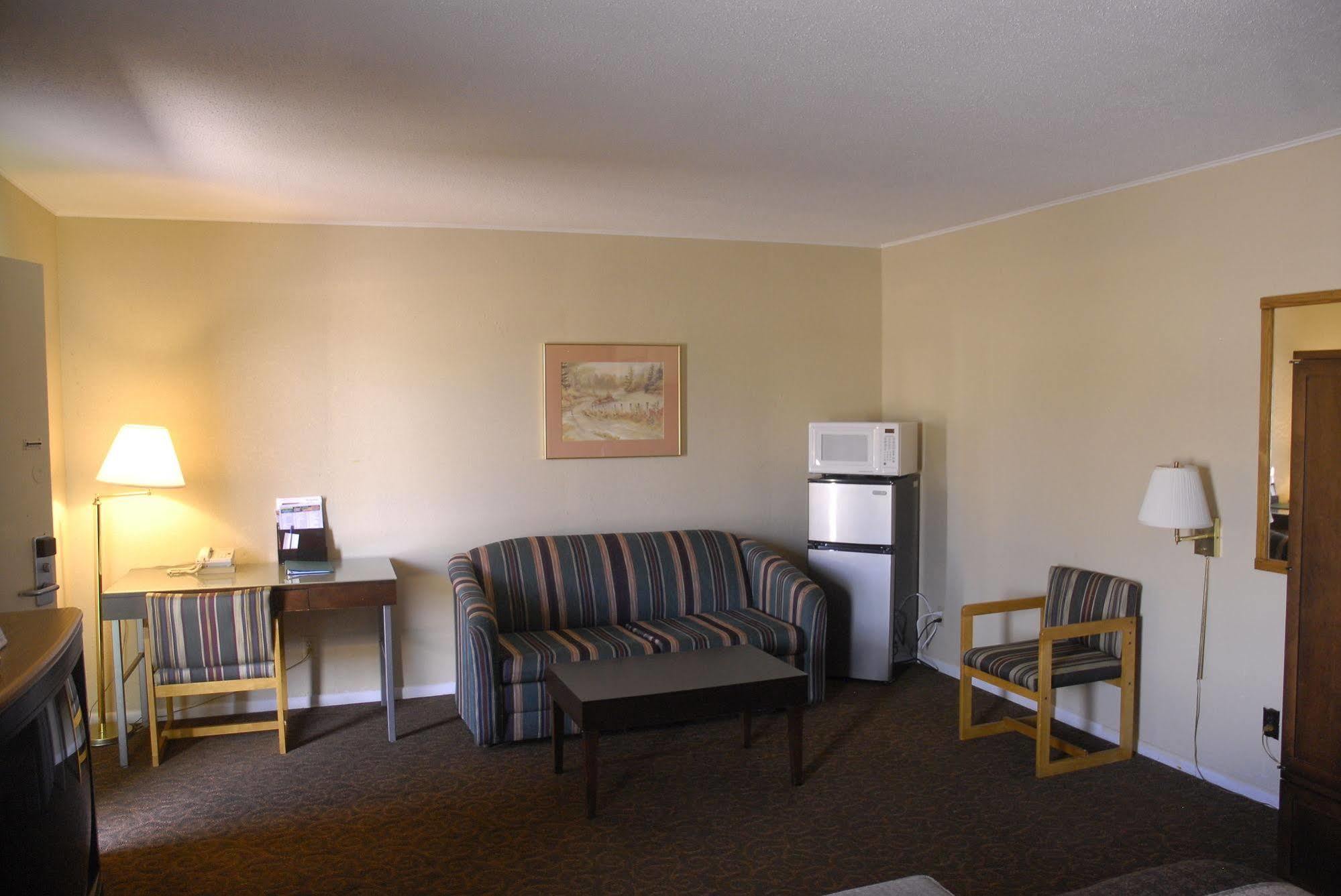 America'S Best Inn And Suites אמפוריה מראה חיצוני תמונה