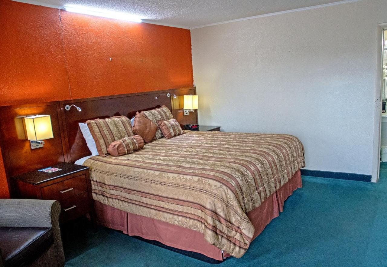 America'S Best Inn And Suites אמפוריה מראה חיצוני תמונה