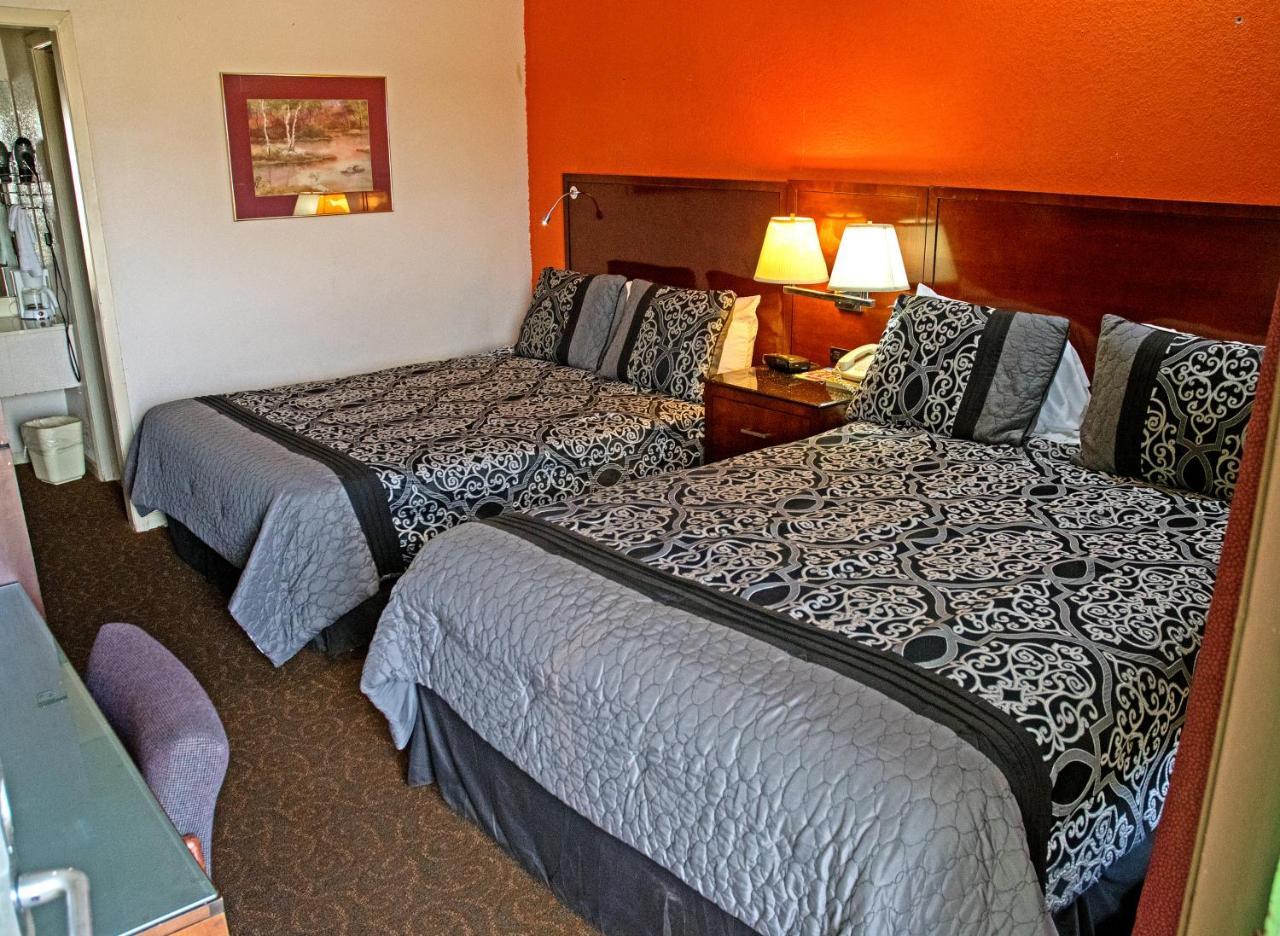 America'S Best Inn And Suites אמפוריה מראה חיצוני תמונה