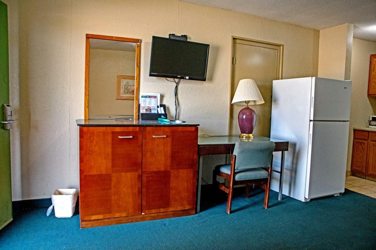 America'S Best Inn And Suites אמפוריה מראה חיצוני תמונה